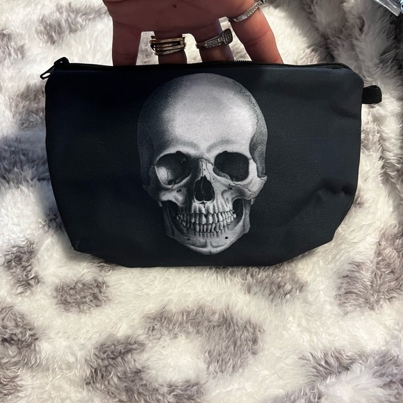 Skull makeup bag Women’s Size OS Black and White - Picture 5 of 5